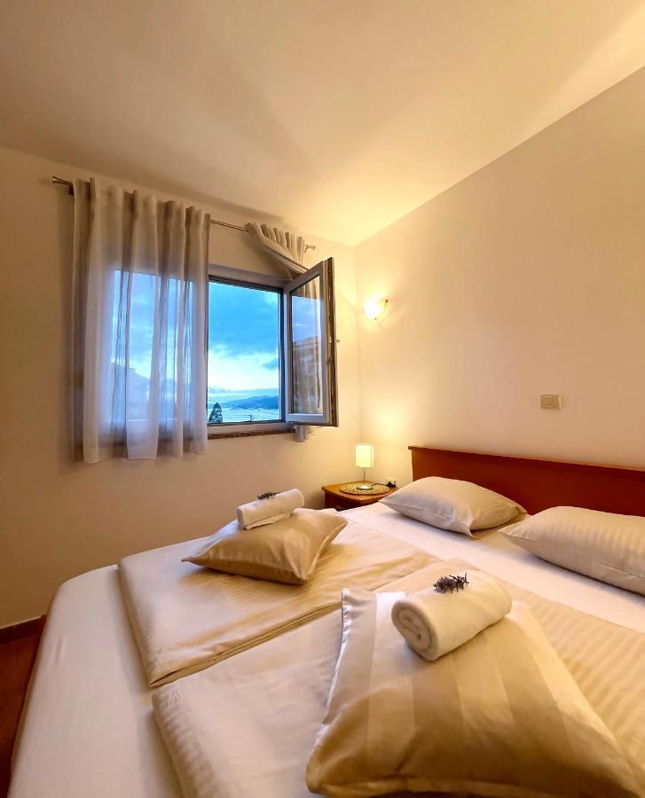Apartments Stina Сегет-Враница Экстерьер фото