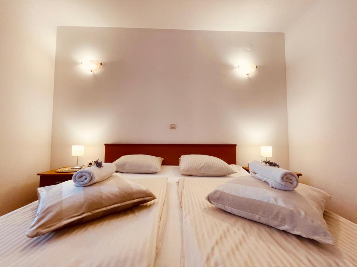 Apartments Stina Сегет-Враница Экстерьер фото